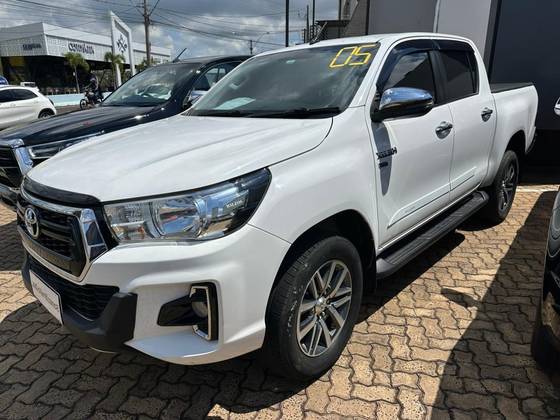 TOYOTA HILUX 2.7 SRV 4X2 CD 16V FLEX 4P AUTOMÁTICO TOYOTA HILUX 2.7 SRV 4X2 CD 16V FLEX 4P AUTOMÁTICO